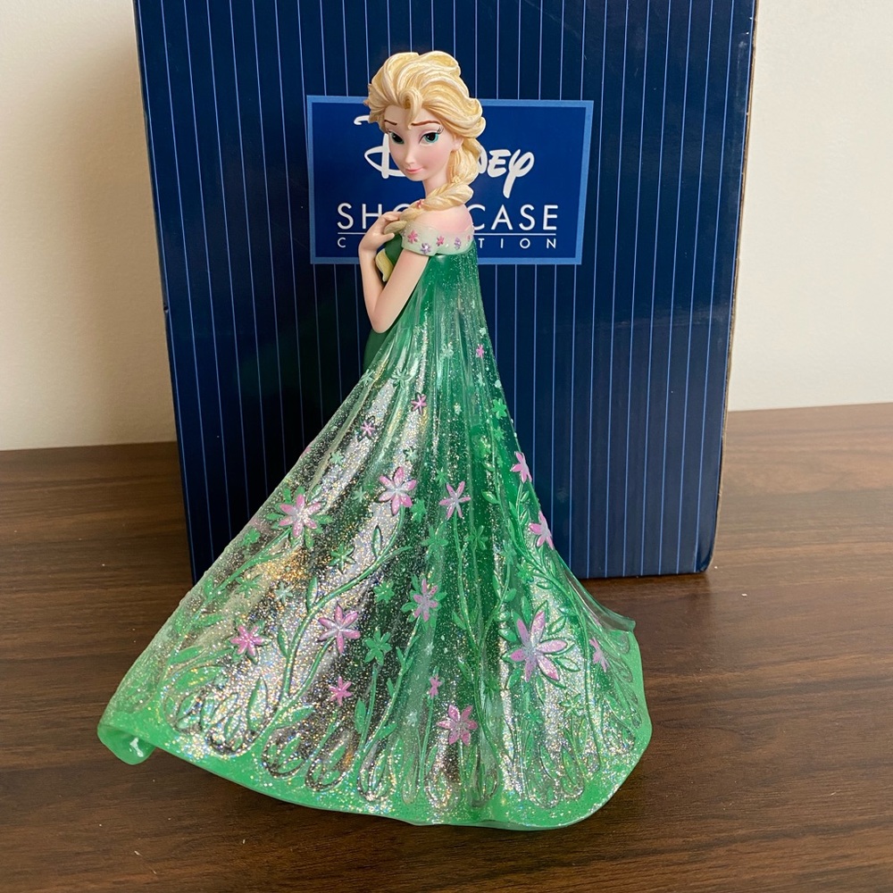 Elsa Showcase Figure